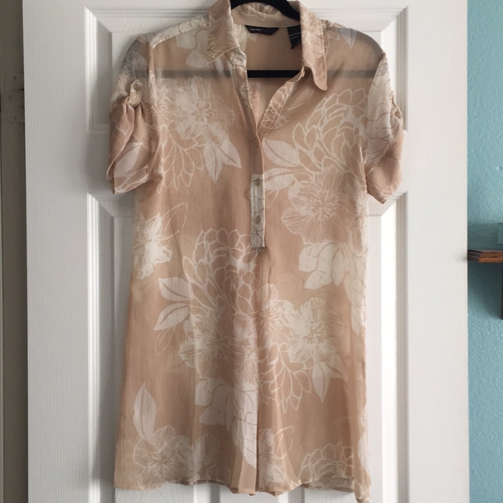 NWOT ~ NEW YORK & COMPANY SHEAR SHORT SLEEVE BLOUSE